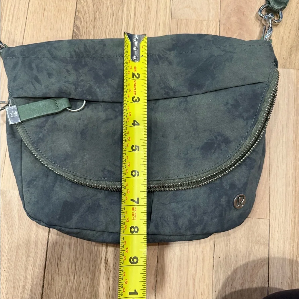 lululemon athletica All Night Festival Bag in Jacquard Green Camo Dye